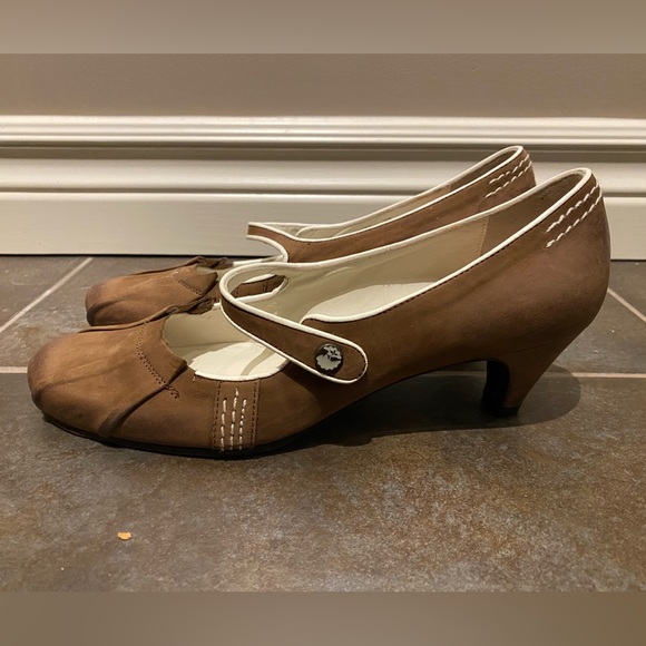 Hugo Boss brown leather Mary Janes size 38 - Picture 2 of 8